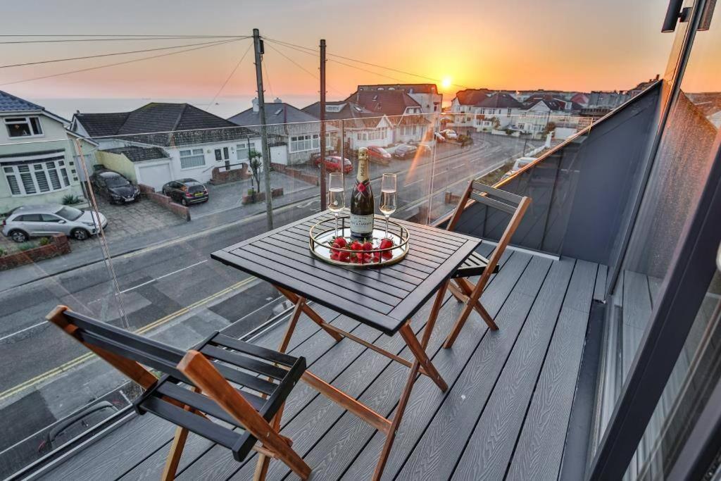Bournecoast - Stylish Flat With Balcony - Sea Views - 10 Min Walk To Beach - Parking - Wifi - Fm8407 Bournemouth Ngoại thất bức ảnh