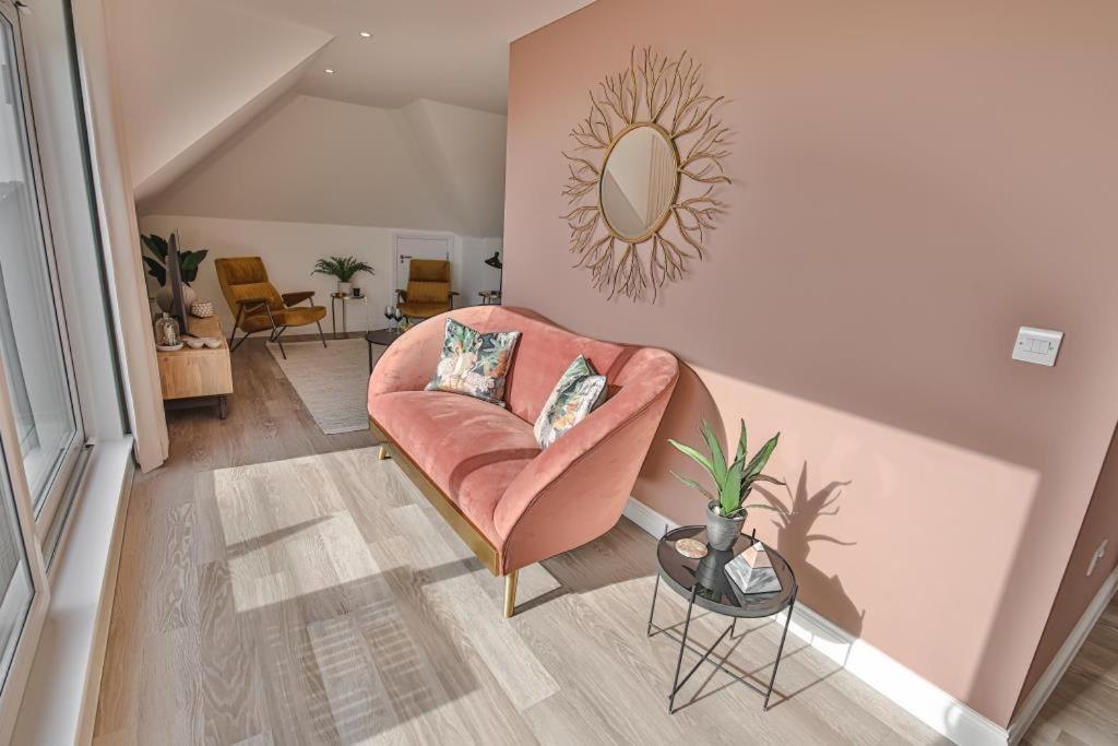 Bournecoast - Stylish Flat With Balcony - Sea Views - 10 Min Walk To Beach - Parking - Wifi - Fm8407 Bournemouth Ngoại thất bức ảnh