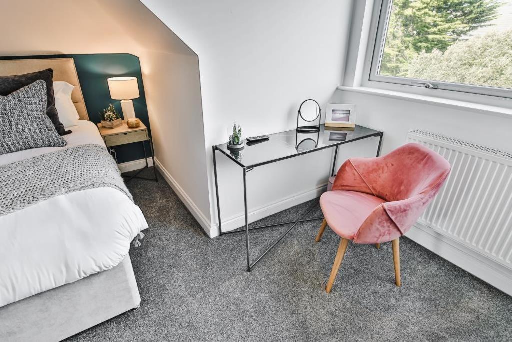 Bournecoast - Stylish Flat With Balcony - Sea Views - 10 Min Walk To Beach - Parking - Wifi - Fm8407 Bournemouth Ngoại thất bức ảnh