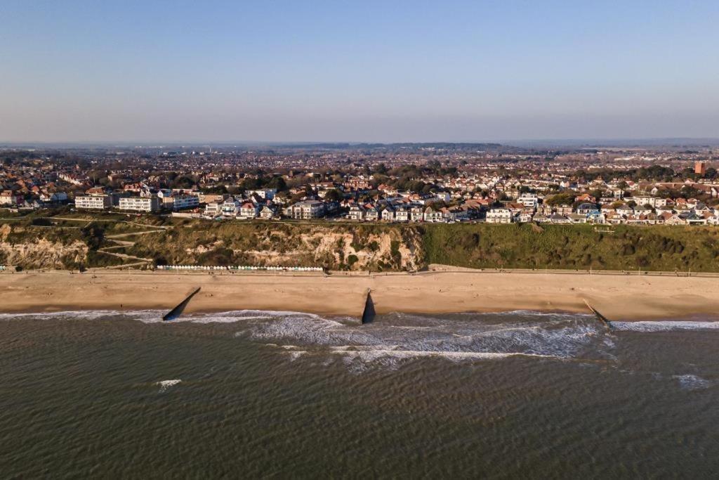 Bournecoast - Stylish Flat With Balcony - Sea Views - 10 Min Walk To Beach - Parking - Wifi - Fm8407 Bournemouth Ngoại thất bức ảnh